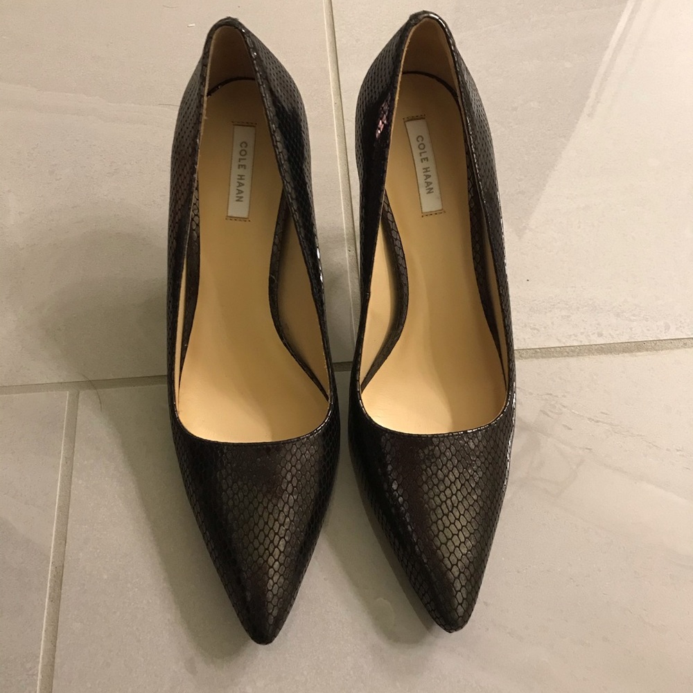 Shimmery brown snake textured heels